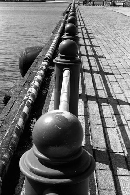 Uʐ^Ao f-2009.07.26Yokohama-IIIf-Summicron50mmF2-ACROS100-013.jpg 2009.07.26<BR>l<BR>Vf Summicron50/2<BR>ACROS100 D76 1:1