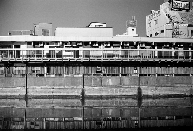 Uʐ^Ao f-2009.12.06Yokohama-IIIf-Summicron35mmF2-Y2-ACROS100-007.jpg 2009.11.23-12.06<BR>l<BR>Vf Summicron35/2 Y2<BR>PRESTO400 ACROS100 D76 1:1