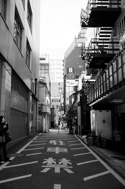 Uʐ^Ao f-2010.03.27Nihonbashi-Ikon-Summicron35mmF2-Y2-400TX-017.jpg 2010.03.27-04.04<BR>lE{<BR>IKON Summicron35/2<BR>Y2 400TX D76 1:1