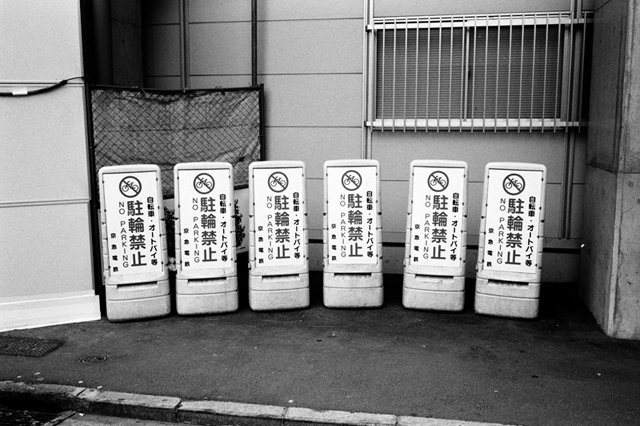 Uʐ^Ao f-2010.03.28Yokohama-Ikon-Summicron35mmF2-Y2-400TX-005.jpg 2010.03.27-04.04<BR>lE{<BR>IKON Summicron35/2<BR>Y2 400TX D76 1:1