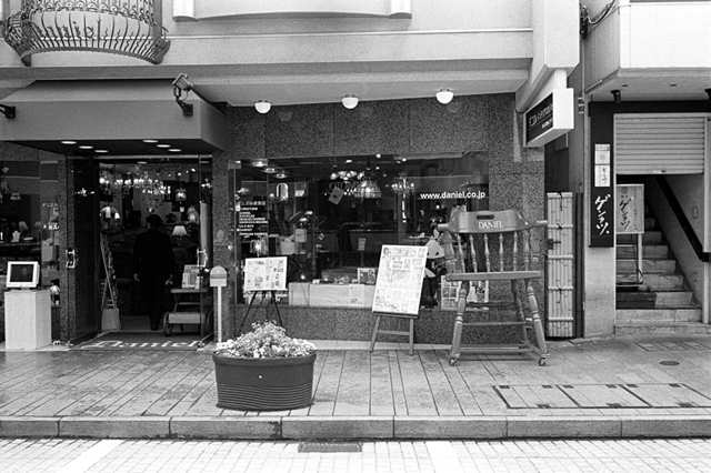 Uʐ^Ao f-2010.04.12Yokohama-Ikon-Summicron35mmF2-400TX-011.jpg 2010.04.12<BR>l<BR>IKON Summicron35/2<BR>400TX D76 1:1