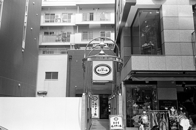 Uʐ^Ao f-2010.04.12Yokohama-Ikon-Summicron35mmF2-400TX-021.jpg 2010.04.12<BR>l<BR>IKON Summicron35/2<BR>400TX D76 1:1