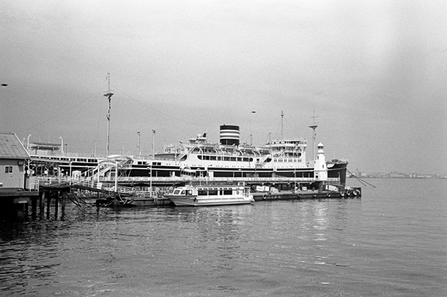 Uʐ^Ao f-2010.04.12Yokohama-Ikon-Summicron35mmF2-400TX-025.jpg 2010.04.12<BR>l<BR>IKON Summicron35/2<BR>400TX D76 1:1