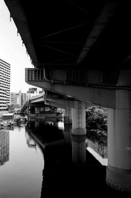 Uʐ^Ao f-2010.05.09Kanagawashinmachi-Shinkoyasu-Ikon-Biogon35mmF2.8-ACROS100-006.jpg 2010.05.09<BR>_ސVEVq<BR>IKON Biogon35/2.8<BR>ACROS100 D76 1:1