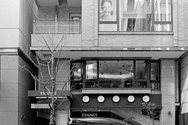 Uʐ^Ao f-2011.02.06Ginza-Ikon-Summicron35mmF2-400TX-008.jpg 2011.02.06<BR><BR>IKON Summicron35/2<BR>400TX D76 1:1