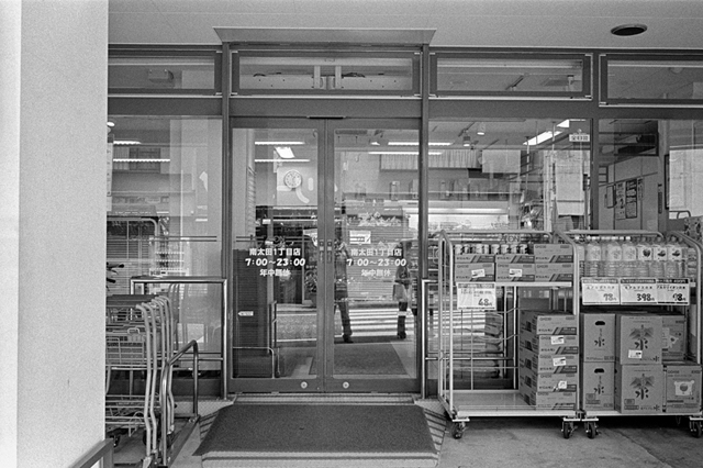 Uʐ^Ao f-2013.07.20Yokohama-IKON-Summicron35mmF2-400TX-32.jpg 2013.07.20<BR>l<BR>IKON Summicron35/F2<BR>400TX D76 1:1