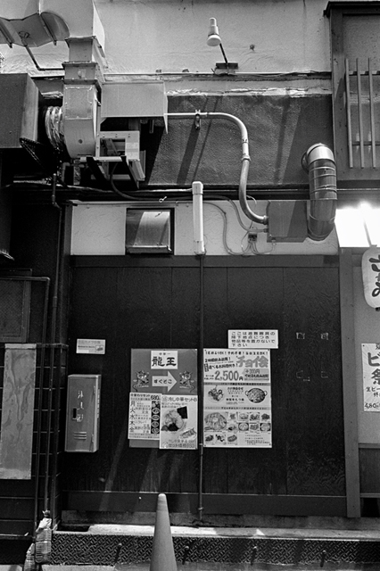 Uʐ^Ao f-2013.07.21Yokohama-IKON-Summicron35mmF2-400TX-04.jpg 2013.07.21<BR>l<BR>IKON Summicron35mmF2<BR> 400TX D76 1:1