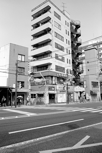 Uʐ^Ao f-2013.08.10Yokohama-IKON-Elmarit28mmF2.8-ACROS100-20.jpg 2013.08.10<BR>l<BR>IKON Elmarit28/2.8<BR>ACROS100 D76 1:1