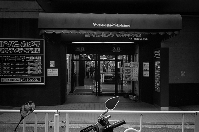 Uʐ^Ao f-2013.11.02Yokohama-M4-Summilux35mmF1.4-400TX-06.jpg 2013.11.02<BR>l<BR>M4 Summilux35/1.4<BR>400TX D76 1:1