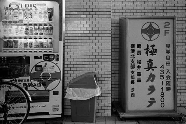 Uʐ^Ao f-2013.12.21Shin-yokohama-M4-Summilux50mmF1.4-400TX-001.jpg 2013.12.21<BR>Vl<BR>M4 Summilux50mmF1.4<BR>400TX D76 1:1