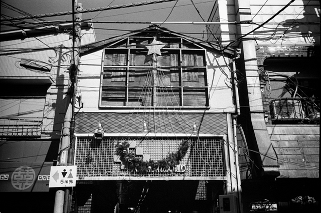 Uʐ^Ao f-2014.01.13Yokohama-M4-Summilux35mmF1.4-PRESTO400-D76-undiluted-021.jpg 2014.01.13<BR>l<BR>M4 Summilux35mmF1.4<BR>PRESTO400 D76 undiluted
