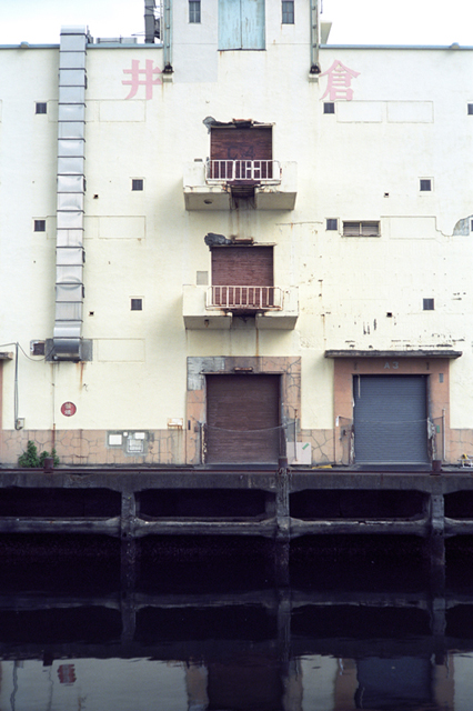 ���U���ʐ^�A���o�� f-2009.08.08Yokohama-IIIf-Summicron50mmF2-EKTAR100-108.jpg 2009.08.08<BR>���l<BR>�Vf Summicron50/2<BR>Ektar100