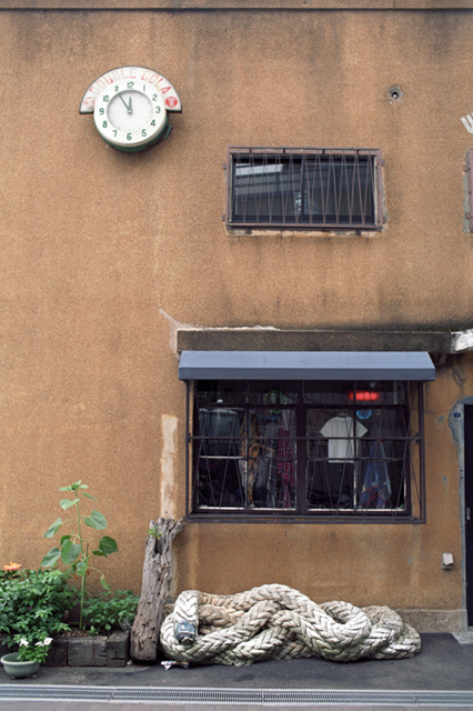 ���U���ʐ^�A���o�� f-2009.08.30Yokohama-IIIf-Summicron50mmF2-EKTAR100-110.jpg 2009.08.30<BR>���l<BR>F2 35/2S<BR>Ektar100