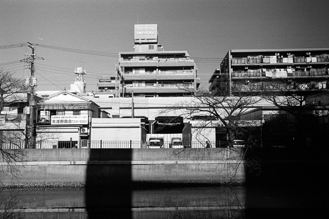 ���U���ʐ^�A���o�� f-2010.01.09-23Yokohama-IIIf-Summicron35mmF2ASPH-Y2-PRESTO400-ACROS100-022.jpg 2010.01.09-23<BR>���l<BR>�Vf Summicron35/2ASPH<BR>Y2 PRESTO400 ACROS100