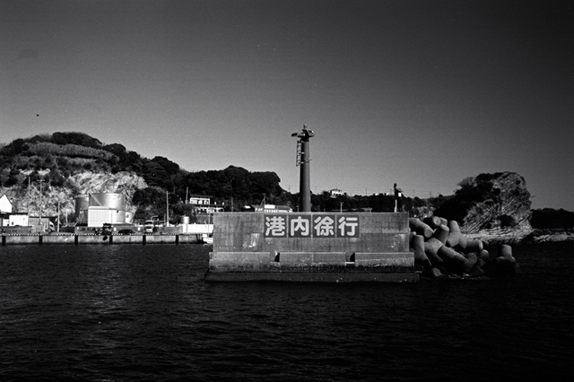 ���U���ʐ^�A���o�� f-2010.01.30-02.07Yokohama-Miura-IIIf-Summicron35mmF2-Y2-ACROS100-016.jpg 2010.01.30-02.07<BR>���l�E�O�Y<BR>�Vf Summicron35/2<BR>Y2 ACROS100 D76 1:1