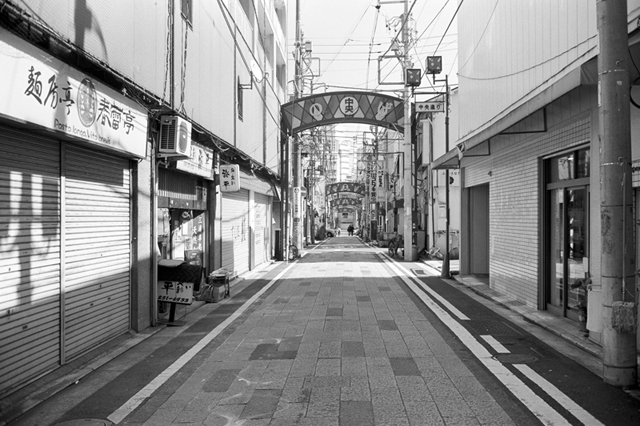 ���U���ʐ^�A���o�� f-2010.03.14Yokohama-Ikon-Summicron35mmF2-ACROS100-026.jpg 2010.03.14-22<BR>���l�E�H�c<BR>�Vf Summicron35/2<BR>ACROS100 D76 1:1