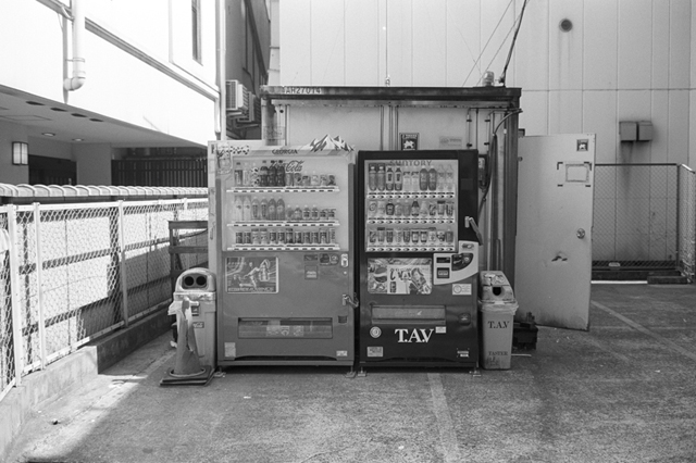 ���U���ʐ^�A���o�� f-2010.03.14Yokohama-Ikon-Summicron35mmF2-ACROS100-027.jpg 2010.03.14-22<BR>���l�E�H�c<BR>�Vf Summicron35/2<BR>ACROS100 D76 1:1