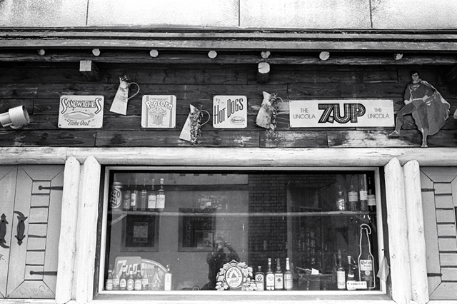 ���U���ʐ^�A���o�� f-2010.04.12Yokohama-Ikon-Summicron35mmF2-400TX-004.jpg 2010.04.12<BR>���l<BR>IKON Summicron35/2<BR>400TX D76 1:1