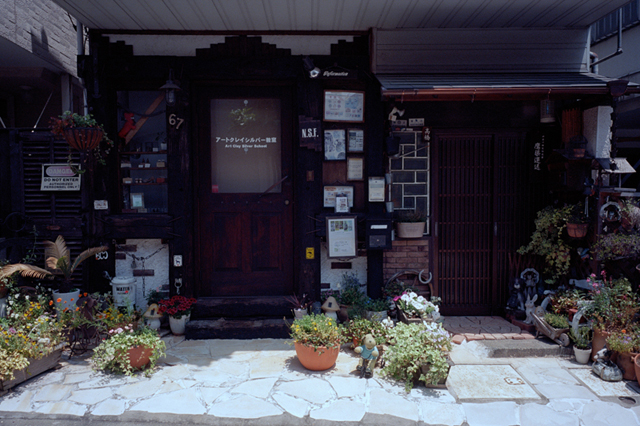 ���U���ʐ^�A���o�� f-2010.06.06Yamate-Ikon-GR28mmF2.8-Ektar100-010.jpg 2010.06.06<BR>�R��<BR>IKON GR28/2.8<BR>Ektar100