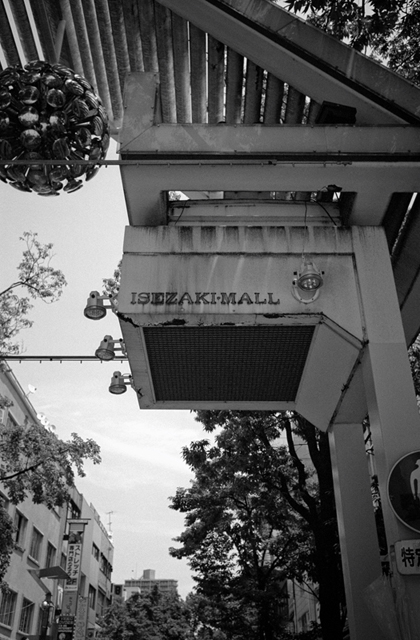 ���U���ʐ^�A���o�� f-2013.06.30Yokohama-Ikon-Summaron35mmF3.5-BW400CN-21.jpg 2013.06.30<BR>���l<BR>IKON Summaron35/3.5<BR>BW400CN