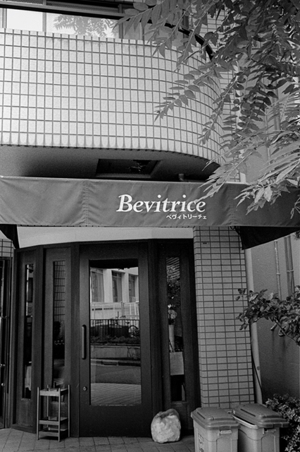���U���ʐ^�A���o�� f-2013.07.06Ebisu-IKON-Summaron35mmF3.5-400TX-026.jpg 2013.07.06<BR>����<BR>IKON Summaron35/3.5<BR>400TX D76 1:1