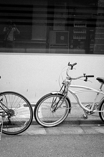 ���U���ʐ^�A���o�� f-2013.07.06Ebisu-IKON-Summaron35mmF3.5-400TX-046.jpg 2013.07.06<BR>����<BR>IKON Summaron35/3.5<BR>400TX D76 1:1