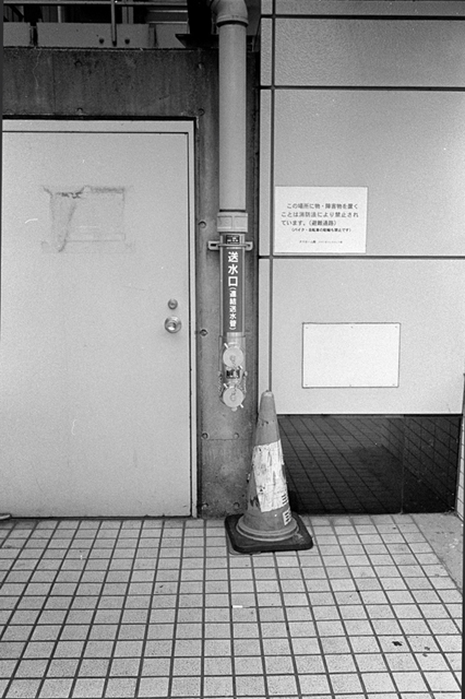 ���U���ʐ^�A���o�� f-2013.07.06Ebisu-IKON-Summaron35mmF3.5-400TX-056.jpg 2013.07.06<BR>����<BR>IKON Summaron35/3.5<BR>400TX D76 1:1