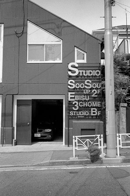 ���U���ʐ^�A���o�� f-2013.07.06Ebisu-IKON-Summaron35mmF3.5-400TX-068.jpg 2013.07.06<BR>����<BR>IKON Summaron35/3.5<BR>400TX D76 1:1