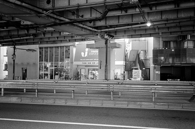 ���U���ʐ^�A���o�� f-2013.07.06Ebisu-IKON-Summaron35mmF3.5-400TX-073.jpg 2013.07.06<BR>����<BR>IKON Summaron35/3.5<BR>400TX D76 1:1