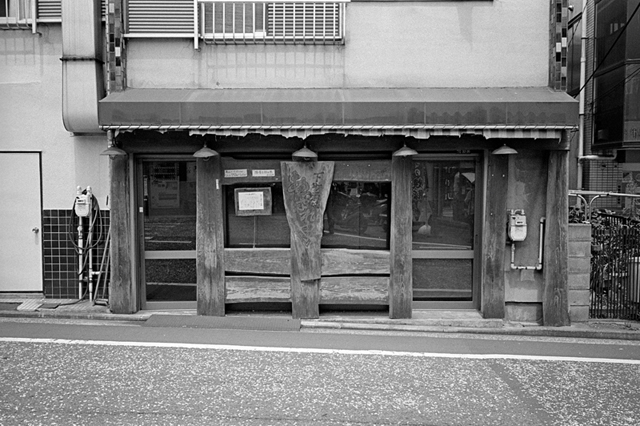���U���ʐ^�A���o�� f-2013.07.20Yokohama-IKON-Summicron35mmF2-400TX-34.jpg 2013.07.20<BR>���l<BR>IKON Summicron35/F2<BR>400TX D76 1:1