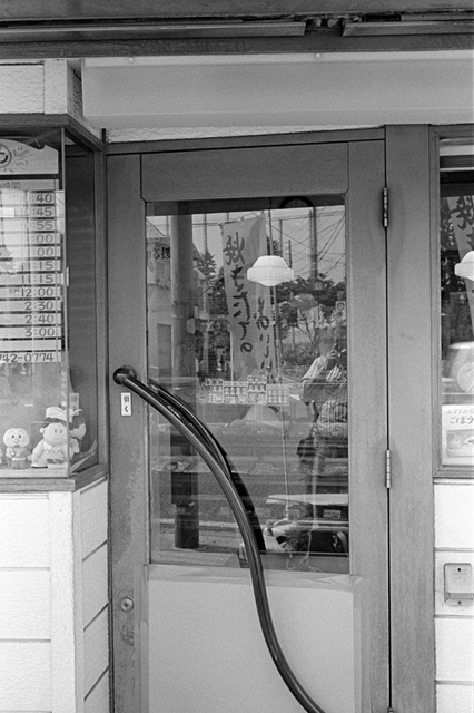 ���U���ʐ^�A���o�� f-2013.07.20Yokohama-IKON-Summicron35mmF2-400TX-38.jpg 2013.07.20<BR>���l<BR>IKON Summicron35/F2<BR>400TX D76 1:1