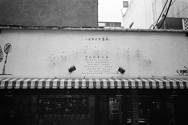 ���U���ʐ^�A���o�� f-2013.11.02Yokohama-M4-Summilux35mmF1.4-400TX-36.jpg 2013.11.02<BR>���l<BR>M4 Summilux35/1.4<BR>400TX D76 1:1