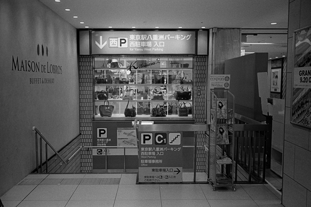 ���U���ʐ^�A���o�� f-2013.11.16Tokyo-M4-Summilux35mmF1.4-400TX-04.jpg 2013.11.16<BR>����<BR>M4 Summilux35mmF1.4<BR>400TX