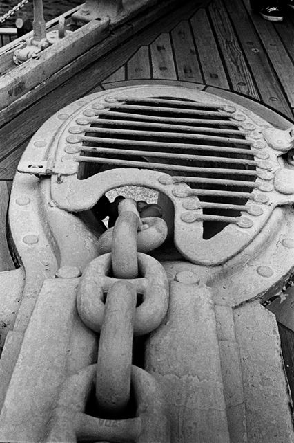 ���U���ʐ^�A���o�� f-2013.12.08Yokosuka-Mikasa-M4-Summilux50mmF1.4-400TX-10.jpg 2013.12.08<BR>���{�� �O�}<BR>M4 Summilux50mmF1.4<BR>400TX D76 1:1