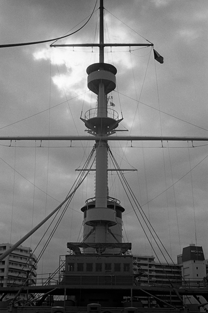 ���U���ʐ^�A���o�� f-2013.12.08Yokosuka-Mikasa-M4-Summilux50mmF1.4-400TX-27.jpg 2013.12.08<BR>���{�� �O�}<BR>M4 Summilux50mmF1.4<BR>400TX D76 1:1