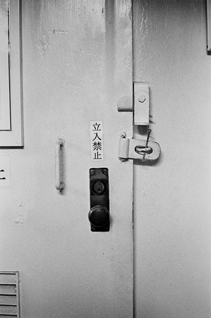 ���U���ʐ^�A���o�� f-2013.12.08Yokosuka-Mikasa-M4-Summilux50mmF1.4-400TX-36.jpg 2013.12.08<BR>���{�� �O�}<BR>M4 Summilux50mmF1.4<BR>400TX D76 1:1
