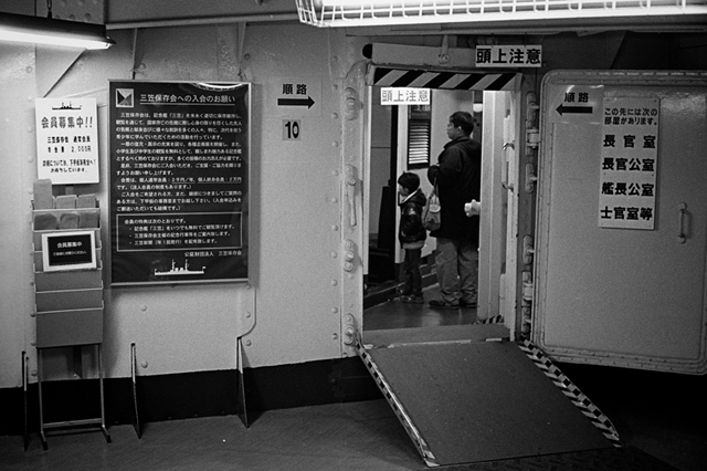 ���U���ʐ^�A���o�� f-2013.12.08Yokosuka-Mikasa-M4-Summilux50mmF1.4-400TX-37.jpg 2013.12.08<BR>���{�� �O�}<BR>M4 Summilux50mmF1.4<BR>400TX D76 1:1