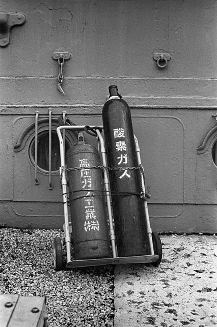 ���U���ʐ^�A���o�� f-2013.12.08Yokosuka-Mikasa-M4-Summilux50mmF1.4-400TX-43.jpg 2013.12.08<BR>���{�� �O�}<BR>M4 Summilux50mmF1.4<BR>400TX D76 1:1