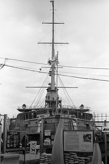 ���U���ʐ^�A���o�� f-2013.12.08Yokosuka-Mikasa-M4-Summilux50mmF1.4-400TX-46.jpg 2013.12.08<BR>���{�� �O�}<BR>M4 Summilux50mmF1.4<BR>400TX D76 1:1