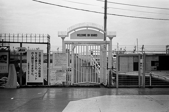 ���U���ʐ^�A���o�� f-2013.12.08Yokosuka-Mikasa-M4-Summilux50mmF1.4-400TX-60.jpg 2013.12.08<BR>���{�� �O�}<BR>M4 Summilux50mmF1.4<BR>400TX D76 1:1