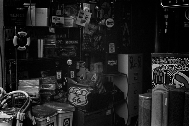 ���U���ʐ^�A���o�� f-2013.12.08Yokosuka-Shioiri-M4-Summilux50mmF1.4-400TX-28.jpg 2013.12.08<BR>���{�� ����<BR>M4 Summilux50mmF1.4<BR>400TX D76 1:1