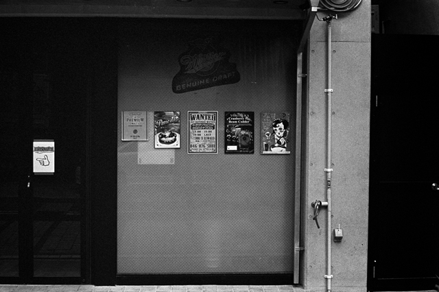 ���U���ʐ^�A���o�� f-2013.12.08Yokosuka-Shioiri-M4-Summilux50mmF1.4-400TX-30.jpg 2013.12.08<BR>���{�� ����<BR>M4 Summilux50mmF1.4<BR>400TX D76 1:1