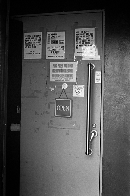 ���U���ʐ^�A���o�� f-2013.12.08Yokosuka-Shioiri-M4-Summilux50mmF1.4-400TX-31.jpg 2013.12.08<BR>���{�� ����<BR>M4 Summilux50mmF1.4<BR>400TX D76 1:1