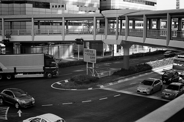 ���U���ʐ^�A���o�� f-2013.12.21Shin-yokohama-M4-Summilux50mmF1.4-400TX-023.jpg 2013.12.21<BR>�V���l<BR>M4 Summilux50mmF1.4<BR>400TX D76 1:1