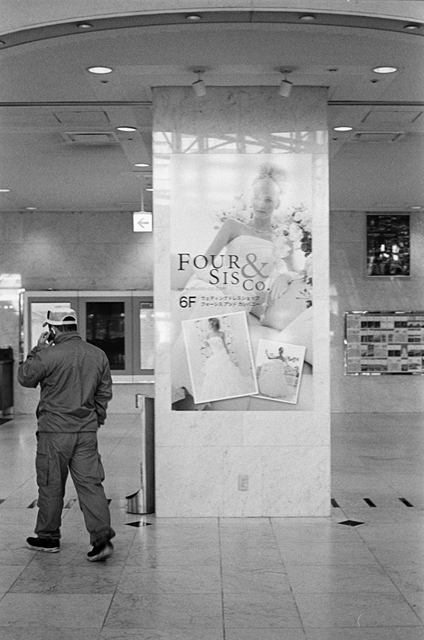���U���ʐ^�A���o�� f-2013.12.21Shin-yokohama-M4-Summilux50mmF1.4-400TX-030.jpg 2013.12.21<BR>�V���l<BR>M4 Summilux50mmF1.4<BR>400TX D76 1:1