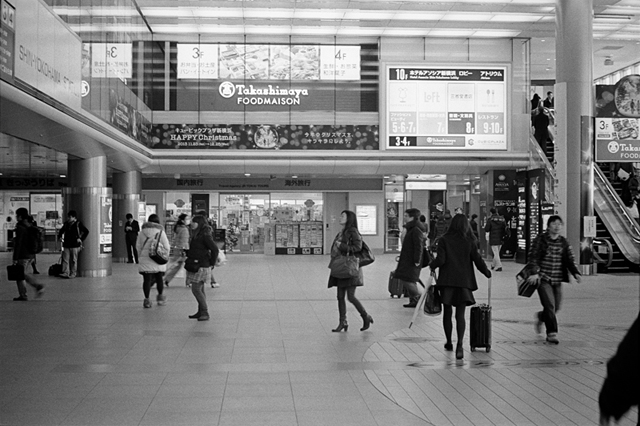 ���U���ʐ^�A���o�� f-2013.12.21Shin-yokohama-M4-Summilux50mmF1.4-400TX-037.jpg 2013.12.21<BR>�V���l<BR>M4 Summilux50mmF1.4<BR>400TX D76 1:1