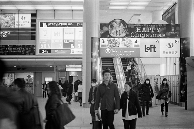 ���U���ʐ^�A���o�� f-2013.12.21Shin-yokohama-M4-Summilux50mmF1.4-400TX-039.jpg 2013.12.21<BR>�V���l<BR>M4 Summilux50mmF1.4<BR>400TX D76 1:1