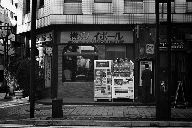 ���U���ʐ^�A���o�� f-2013.12.21Shin-yokohama-M4-Summilux50mmF1.4-400TX-049.jpg 2013.12.21<BR>�V���l<BR>M4 Summilux50mmF1.4<BR>400TX D76 1:1