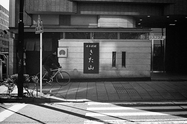 ���U���ʐ^�A���o�� f-2013.12.21Shin-yokohama-M4-Summilux50mmF1.4-400TX-055.jpg 2013.12.21<BR>�V���l<BR>M4 Summilux50mmF1.4<BR>400TX D76 1:1