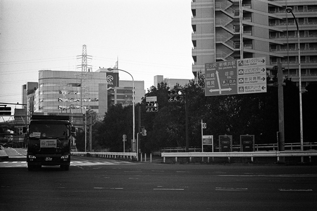 ���U���ʐ^�A���o�� f-2013.12.21Shin-yokohama-M4-Summilux50mmF1.4-400TX-088.jpg 2013.12.21<BR>�V���l<BR>M4 Summilux50mmF1.4<BR>400TX D76 1:1